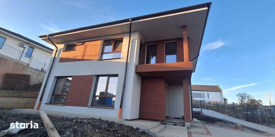 Casă cu 4 camere cu Teren 420 Mp în Dezmir