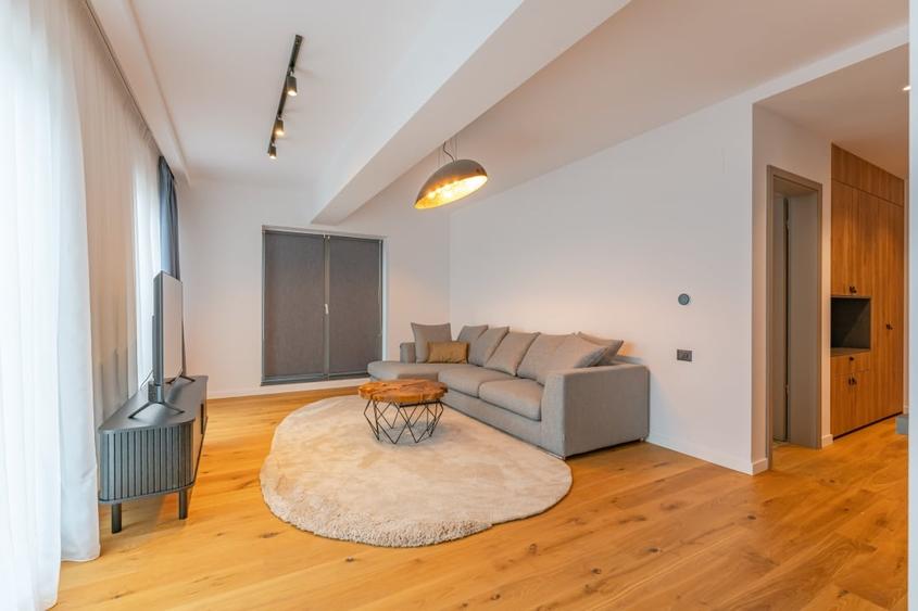 Apartament cu 2 camere decomandat, mobilat în Ultracentral