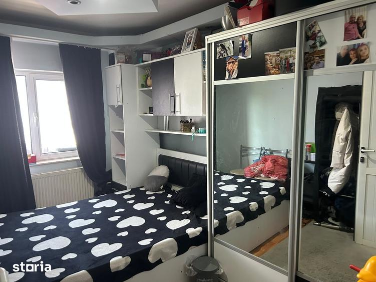 Apartament cu 4 camere decomandat în Prundu