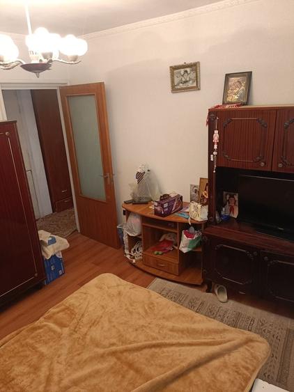Apartament cu 2 camere decomandat în Sârbi