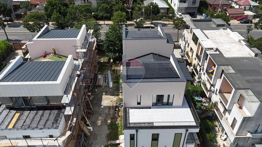 Casă cu 8 camere cu Teren 300 Mp în Ultracentral