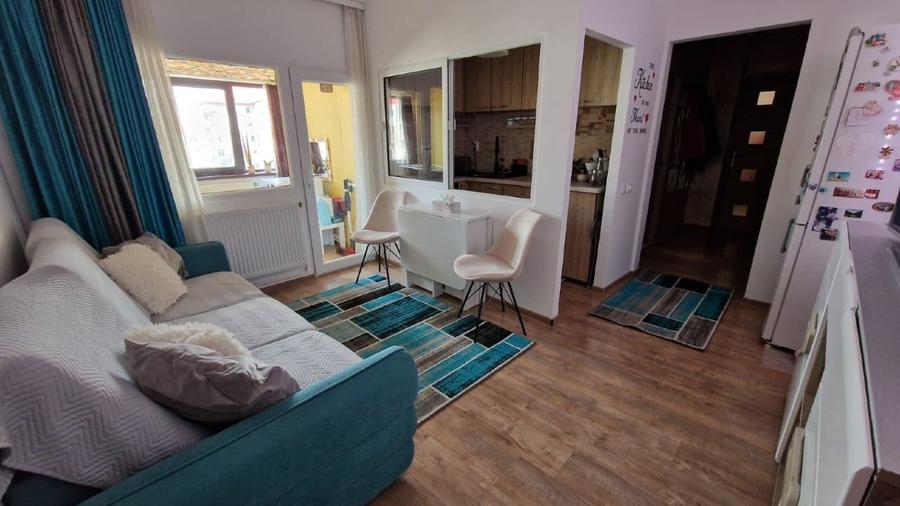 Apartament cu 3 camere decomandat, mobilat în Fetești-Gară