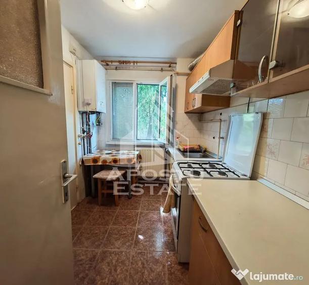 Apartament cu 3 camere semidecomandat în Circumvalațiunii