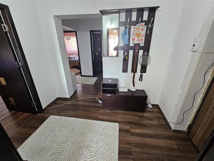 Apartament cu 3 camere decomandat în Buzaului