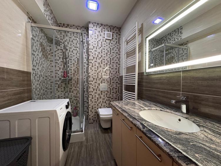 Apartament cu 3 camere decomandat, mobilat în 13 Decembrie