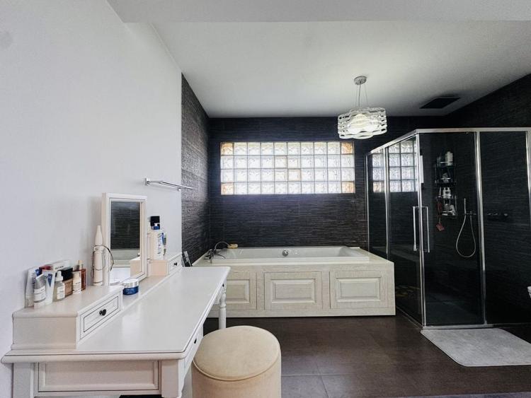 Casă individuală cu 5 camere cu Canalizare în Domnești
