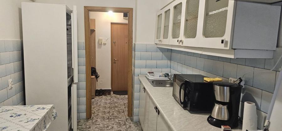 Apartament cu 2 camere decomandat, mobilat în Piața Centrală