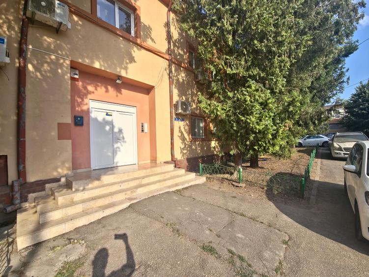 Birou, de 741 mp, în Faleza Nord