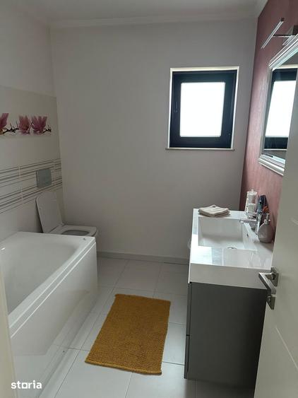 Casă cu 5 camere cu Teren 580 Mp în Central