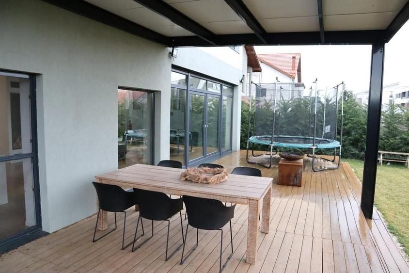 Casă individuală cu 6 camere cu Piscina în Nord