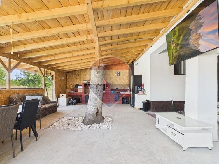 Casă individuală cu 8 camere cu Teren 2220 Mp în Dârza
