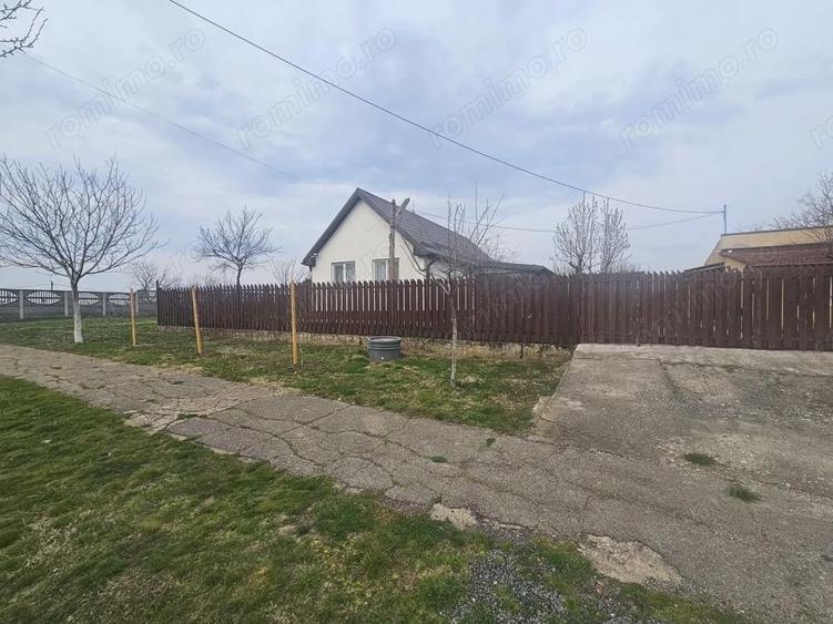Casă cu 2 camere cu Teren 1667 Mp în Alioș