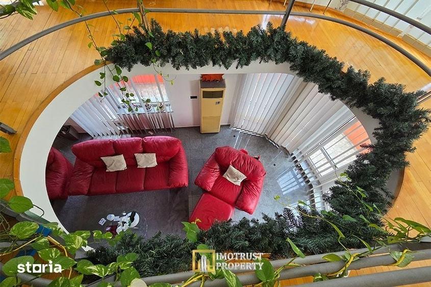 Casă cu 10 camere cu Teren 2045 Mp în Central