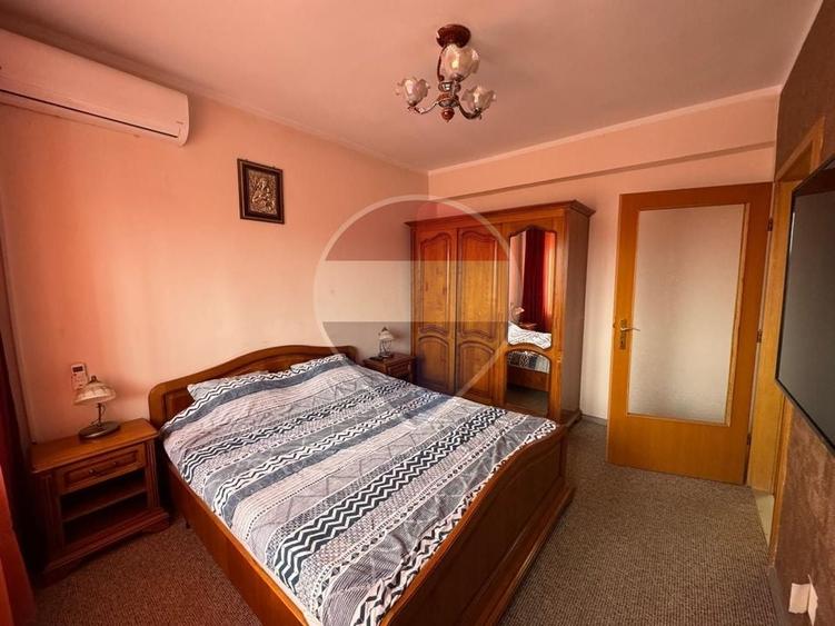 Apartament cu 3 camere decomandat în Central
