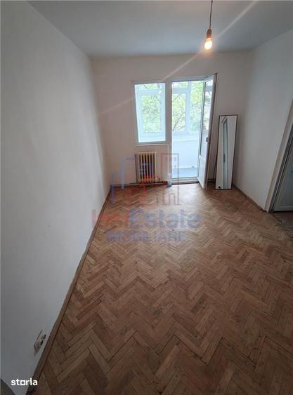 Apartament cu 3 camere semidecomandat în Alexandru cel Bun