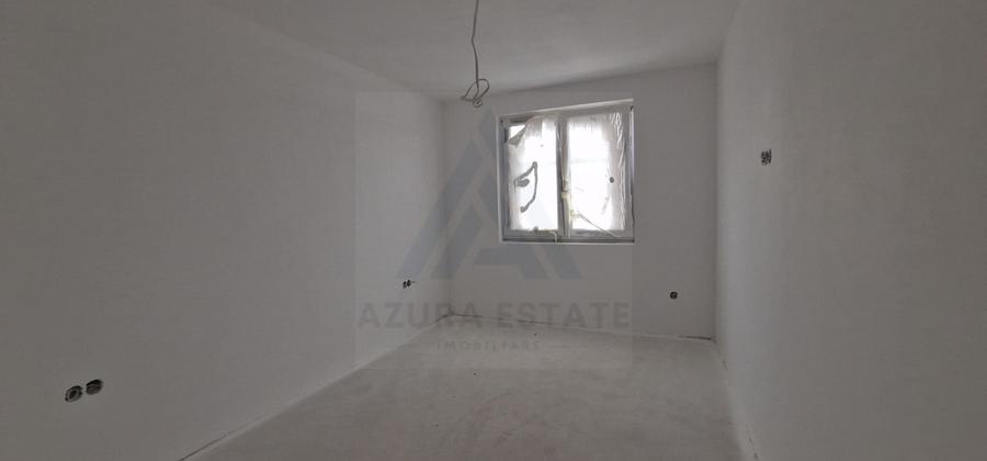 Duplex cu 4 camere cu Canalizare în Exterior Sud