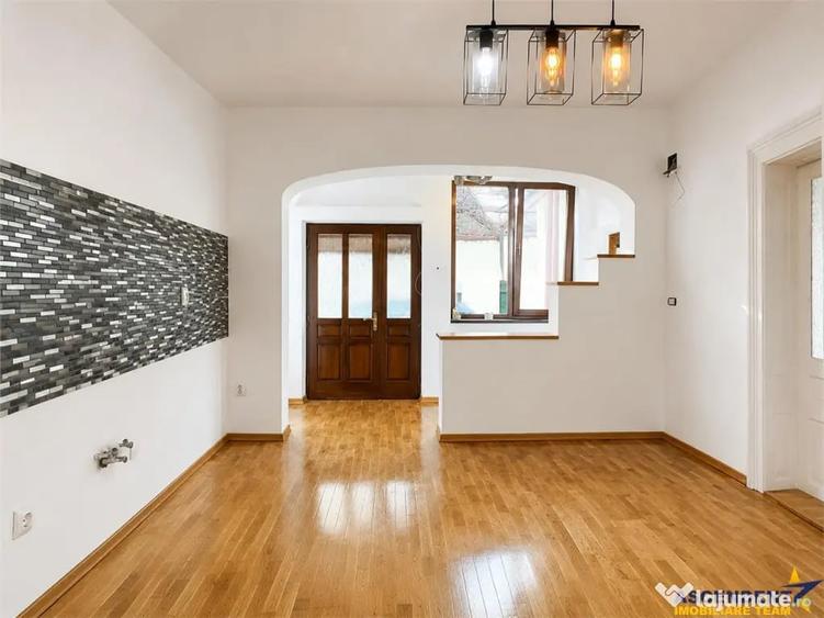 Casă cu 3 camere cu Teren 330 Mp în Central