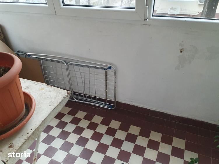 Apartament cu 4 camere decomandat în Drumul Taberei