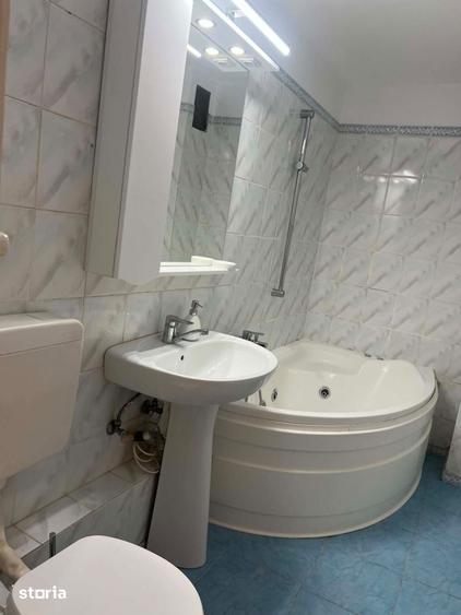 Apartament cu 4 camere în Nerva Traian