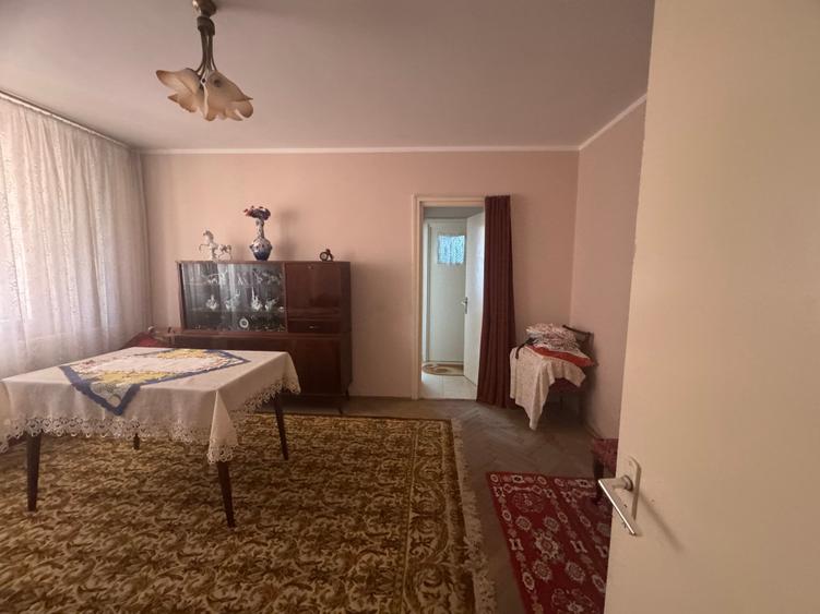 Apartament cu 2 camere semidecomandat în Abator