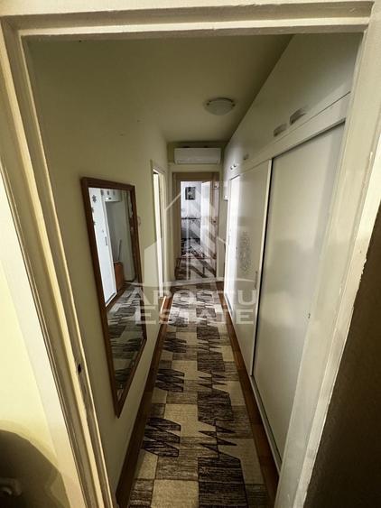 Apartament cu 3 camere decomandat, mobilat în Girocului