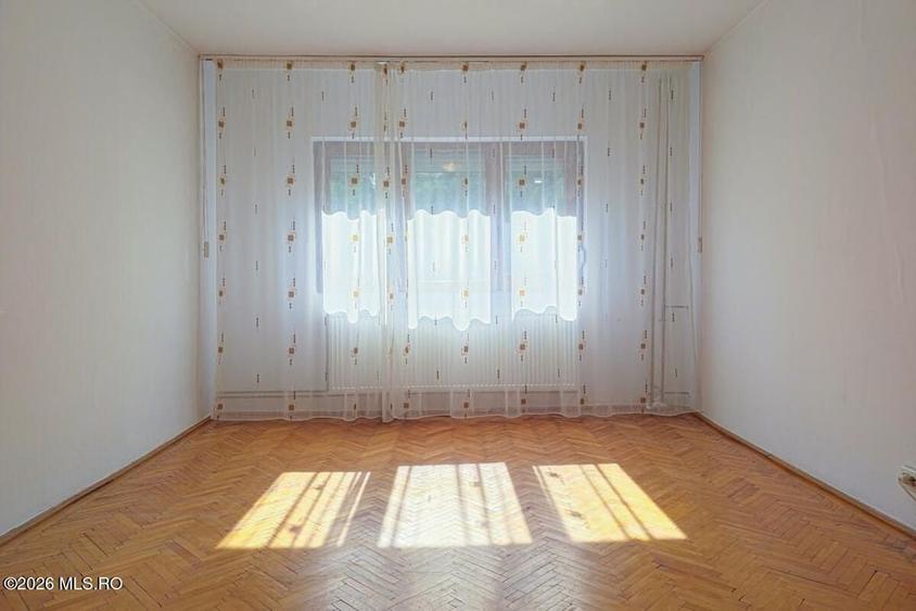 Apartament cu 3 camere decomandat în Soarelui