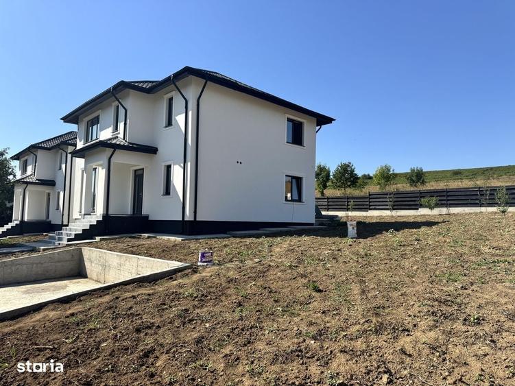 Casă cu 4 camere în Bucium
