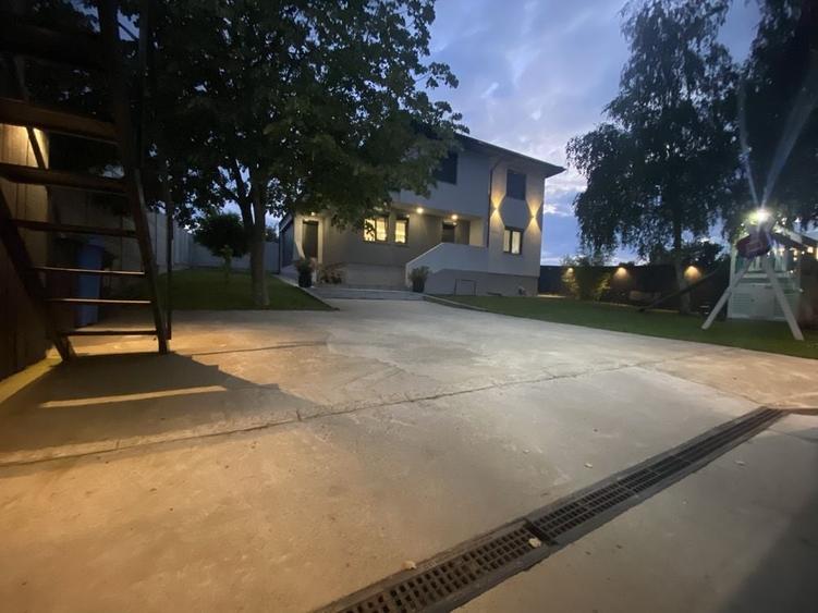 Casă cu 4 camere în Uiasca