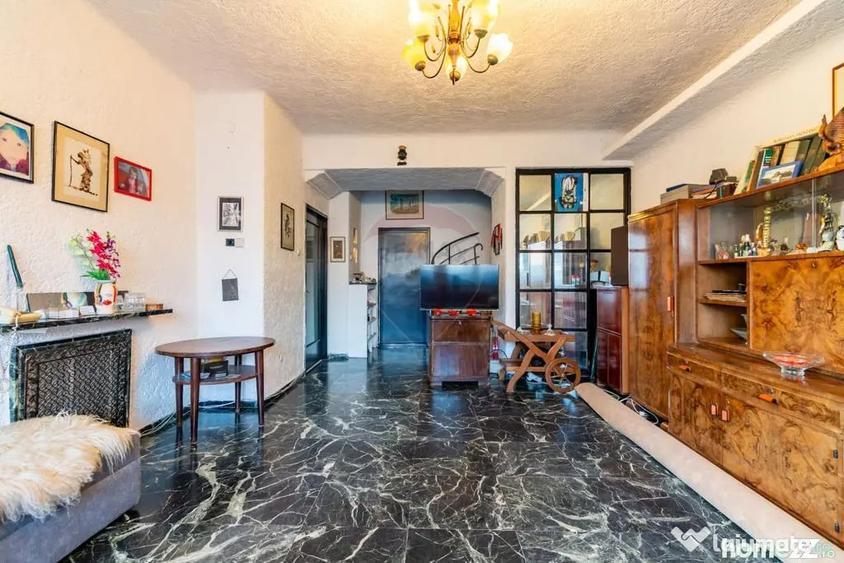 Apartament cu 4 camere decomandat în Primăverii