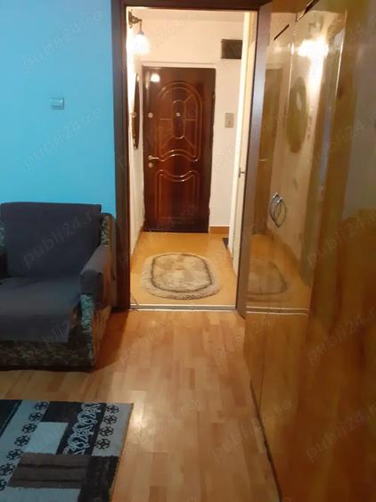 Garsonieră decomandată în Girocului