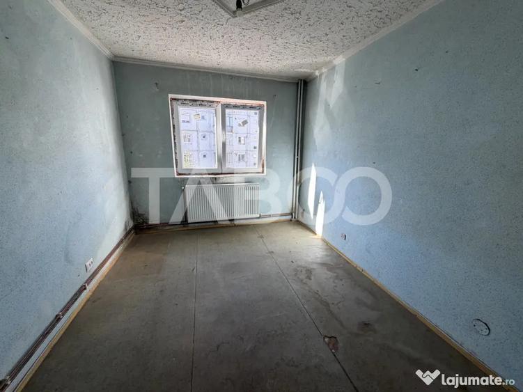 Apartament cu 4 camere semidecomandat în Central