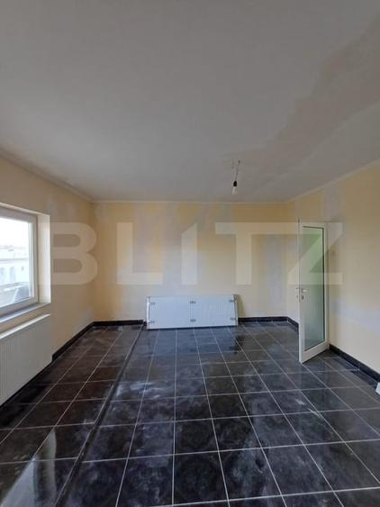 Apartament cu 3 camere semidecomandat, mobilat în Câmpia Turzii