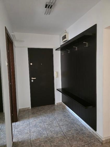 Apartament cu 3 camere decomandat, mobilat în Cotroceni