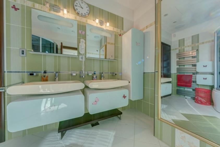 Penthouse cu 6 camere decomandat în Herăstrău