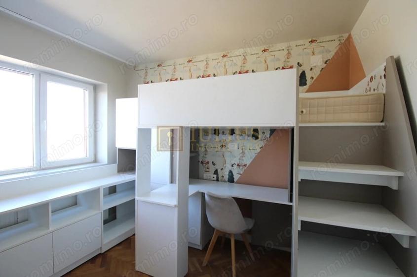 Apartament cu 3 camere semidecomandat, mobilat în Semicentral