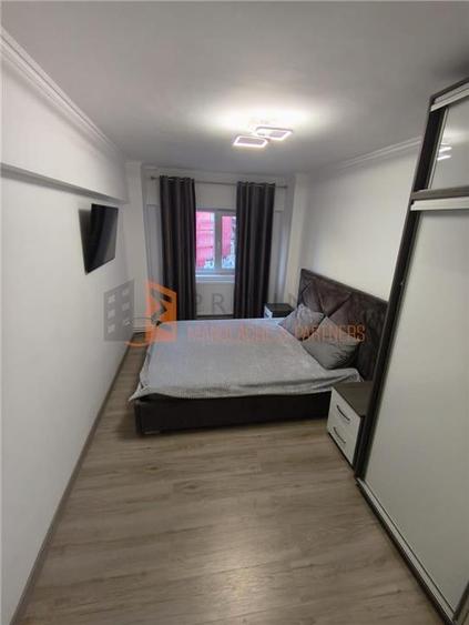Apartament cu 3 camere decomandat, mobilat în Unirii Nord