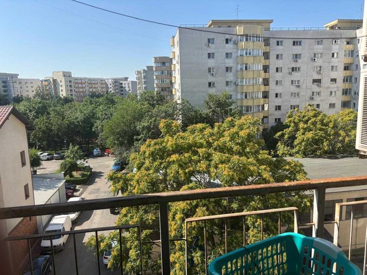 Apartament cu 3 camere decomandat în Octavian Goga
