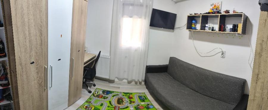 Apartament cu 3 camere semidecomandat în Gara