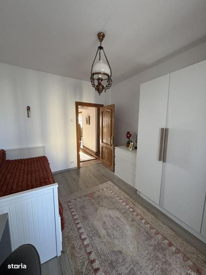 Apartament cu 4 camere decomandat în Central