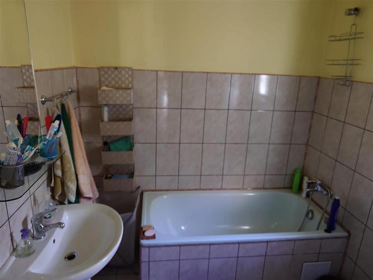 Casă individuală cu 4 camere cu Canalizare în Baia de Criș