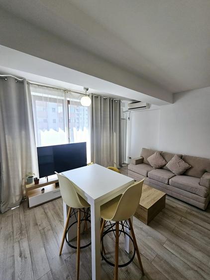Apartament cu 3 camere semidecomandat în Sebastian