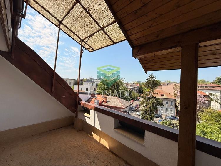 Apartament cu 4 camere decomandat în Cotroceni