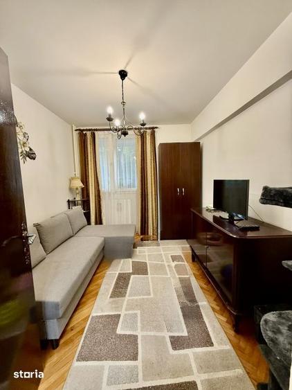Apartament cu 3 camere decomandat în Titan