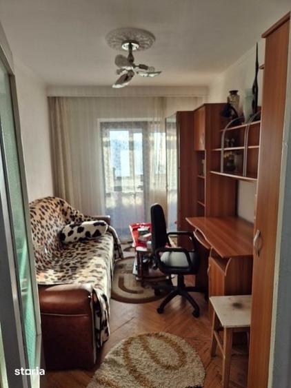 Apartament cu 3 camere decomandat în Păcurari