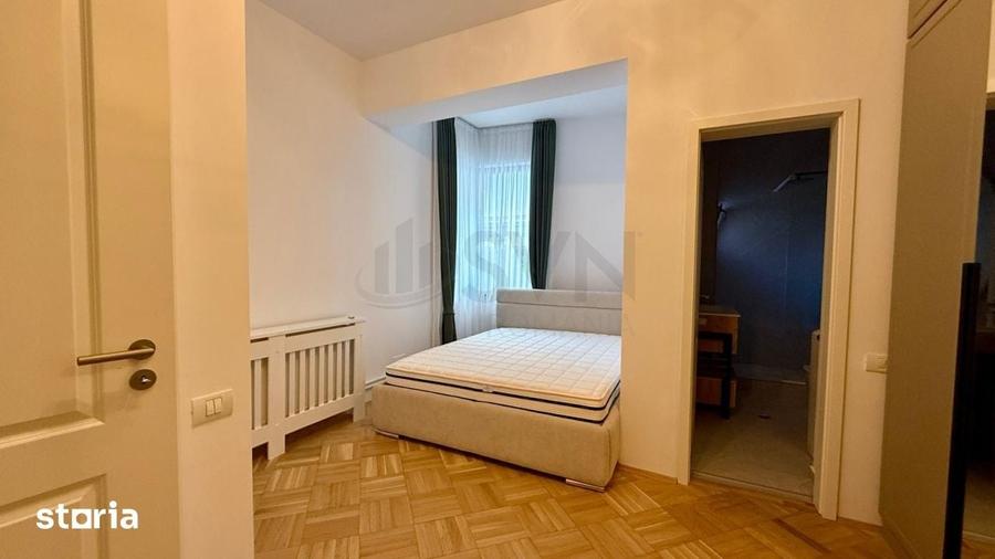 Apartament cu 3 camere semidecomandat în Aviatorilor