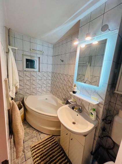 Apartament cu 2 camere decomandat, mobilat în Tractorul