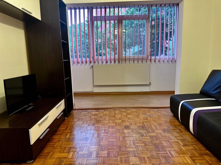 Apartament cu 3 camere decomandat în Brazda lui Novac