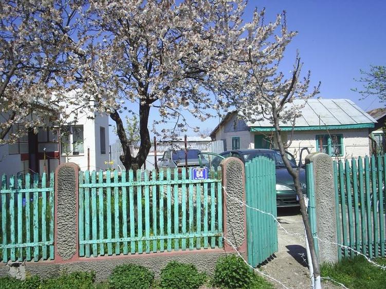 Casă individuală cu 4 camere cu Garaj în Jiliște