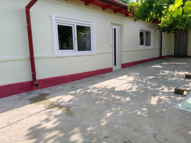 Casă cu 4 camere în Corbu
