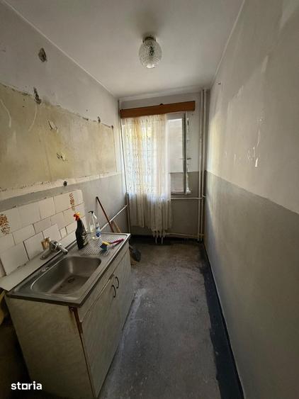 Apartament cu 3 camere semidecomandat în George Enescu